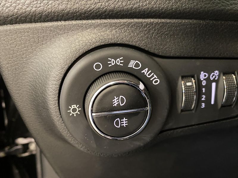 Jeep Compass 1,4 MultiAir 140k  Latitude - fotka 12 z 20