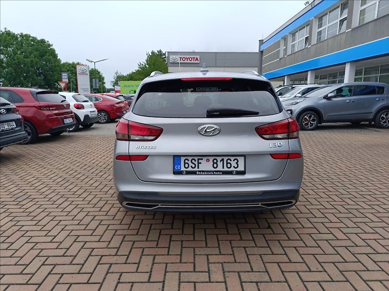 Hyundai i30 1,0 T-GDi DCT Smart - fotka 7 z 22