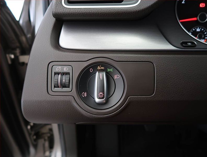 Volkswagen Passat (2011) 1.6 TDI, Navi, Tempomat - fotka 20 z 22