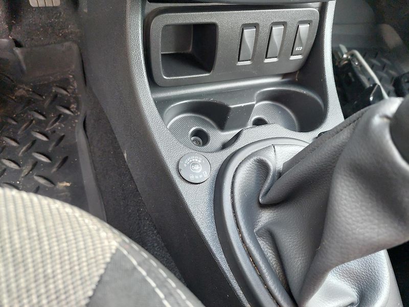 Dacia Duster (2014) 1.6i-16v originalní LPG - fotka 13 z 29