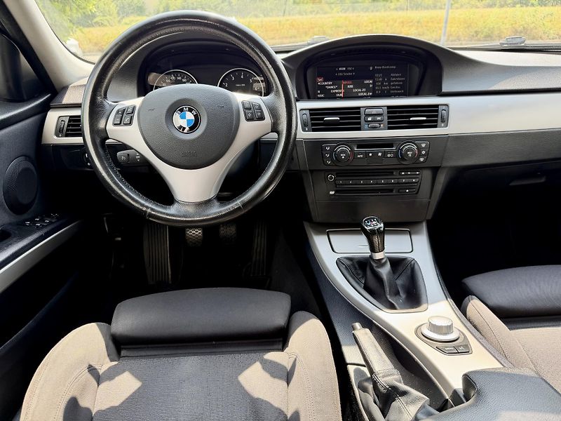BMW Řada 3 (2005) 325i MANUÁL XENONY SPORTSITZE - fotka 11 z 19