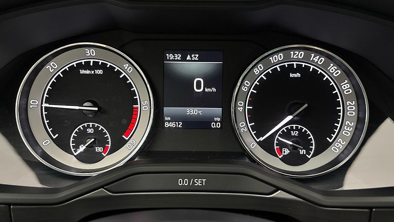 Škoda Superb 2.0 TDI Style Combi - fotka 10 z 26