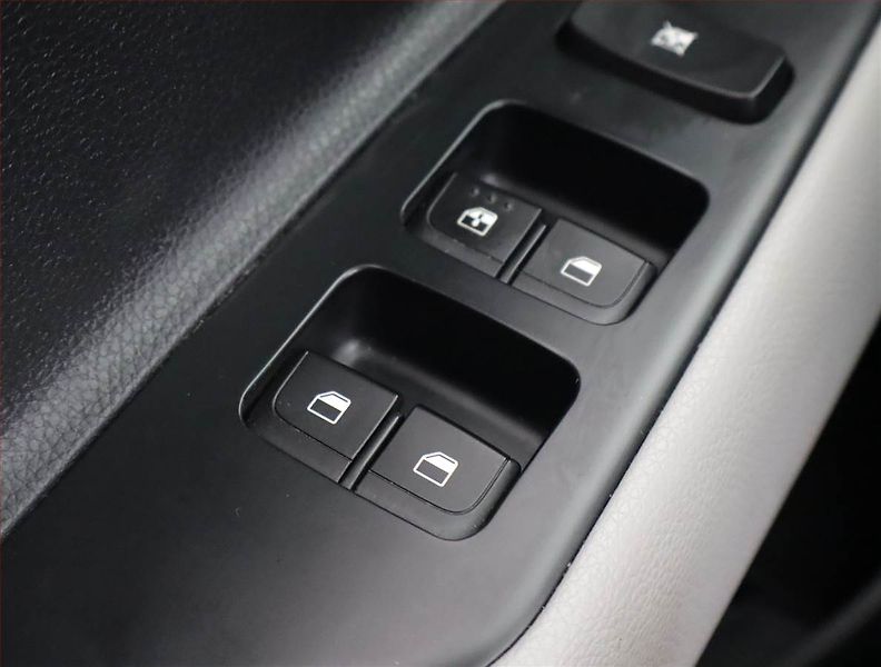 Peugeot 308 (2018) 1.6 BlueHDi, Tempomat - fotka 13 z 17