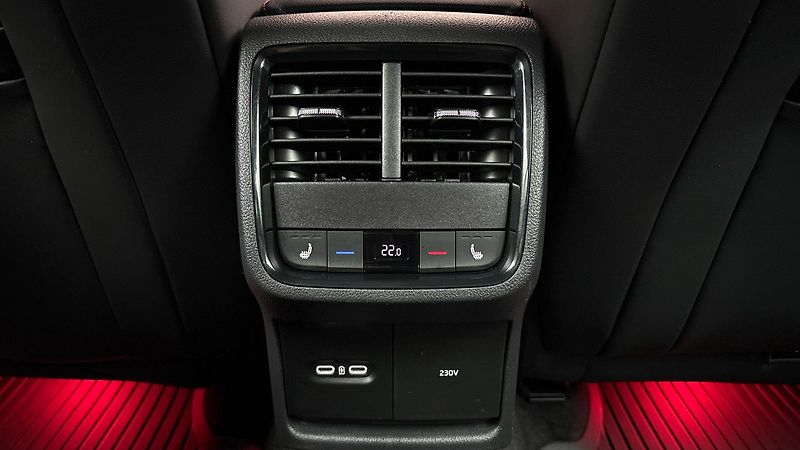 Škoda Octavia 2.0 TDI DSG 4x4 RS Combi - fotka 24 z 32