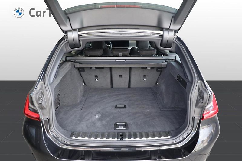 BMW Řada 3 330i xDrive Touring - fotka 8 z 21