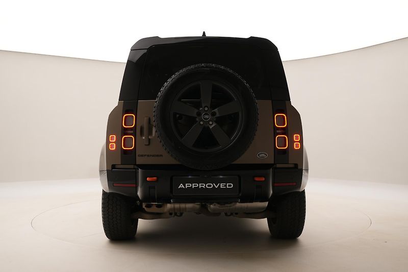 Land Rover Defender 110 D300 X AWD AUT REZERVACE - fotka 11 z 55