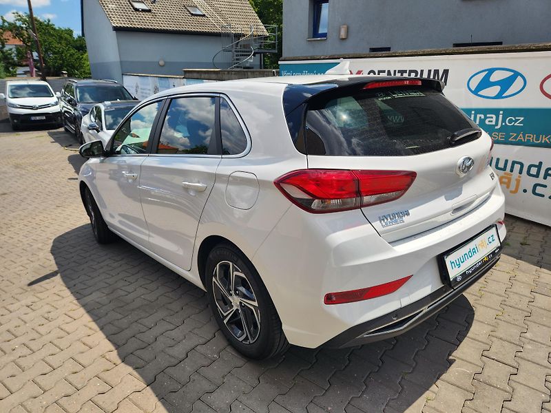 Hyundai i30 1.MAJ.-AUTOMAT-NIZKÉ KM-KAMERA - fotka 6 z 9