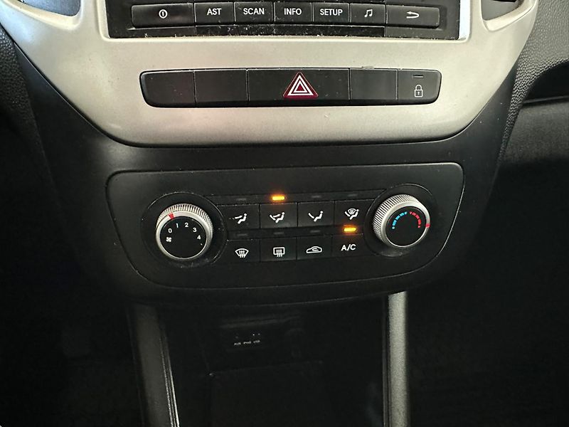 Kia Venga 1,4i 66kW, 1.majitel - fotka 13 z 17