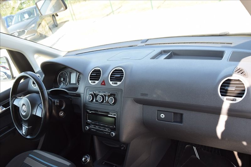 Volkswagen Caddy 1,6 TDI 75KW BEZ KOROZE - fotka 22 z 48