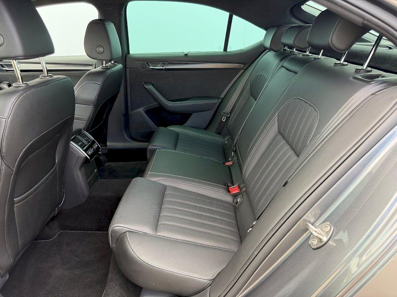 Škoda Superb (2023) 2.0 TDI 147kW DSG 4x4 SportLin - fotka 24 z 35