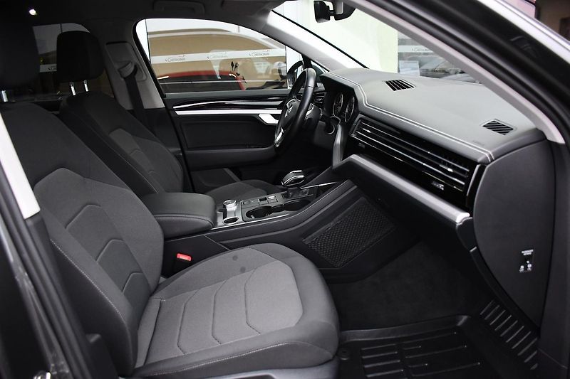 Volkswagen Touareg 3.0TDi 4MOTION REZERVACE - fotka 20 z 35