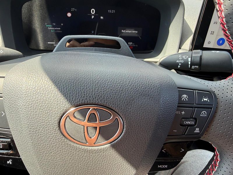 Toyota C-HR 2,0 HEV e-CVT GR Sport - fotka 18 z 30