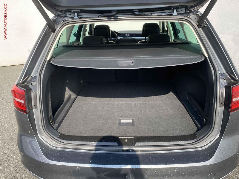 Volkswagen Passat (2016) 2.0 TDi, Highline, panor - fotka 7 z 20