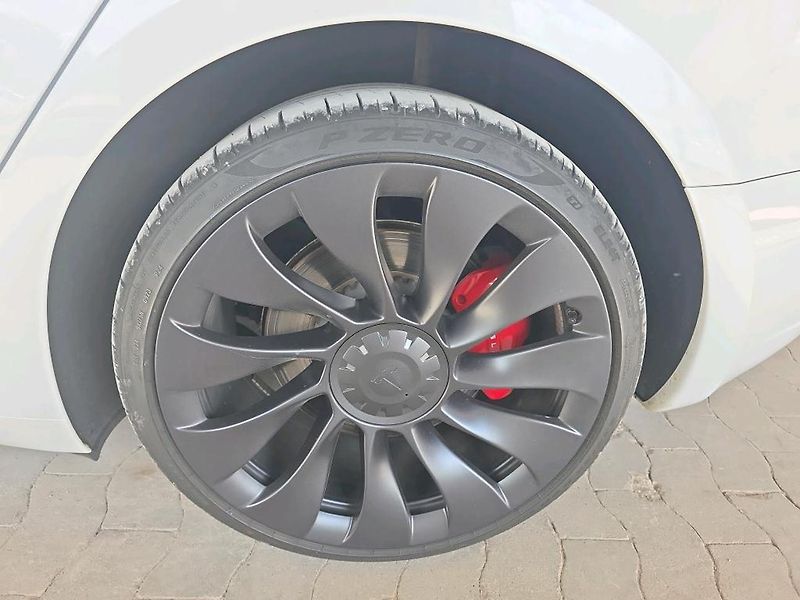 Tesla Model 3 PERFORMANCE 393kw SOH 95,0% - fotka 10 z 11