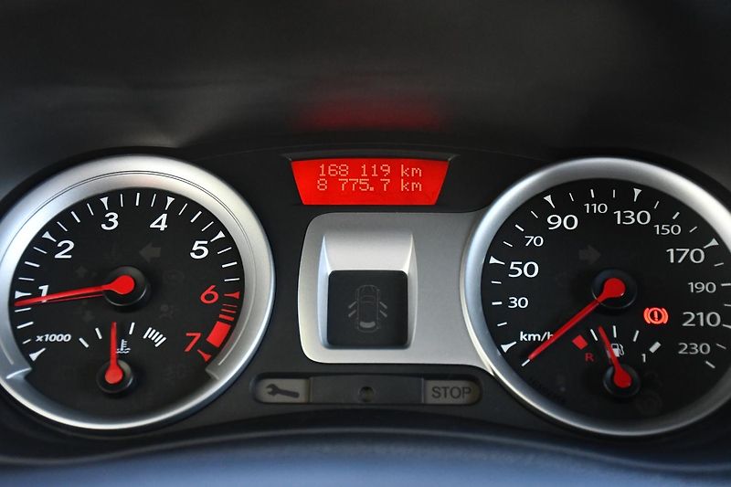 Renault Clio 1,2i 55KW SPORT 2xKOLA  - fotka 24 z 36