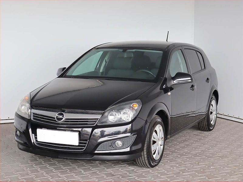 Opel Astra (2011) 1.4 16V, Tempomat - fotka 2 z 14