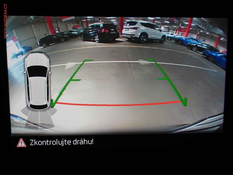 Škoda Karoq (2018) 1.6 TDi, Style, DSG, kůže - fotka 16 z 22