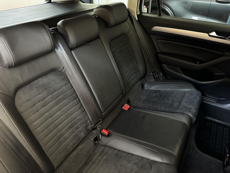 Volkswagen Passat (2017) R-line 2.0 TDI 110 KW DSG - CZ - fotka 20 z 25