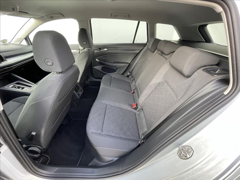 Volkswagen Golf 1,5 eTSI DSG Life ACC  Variant - fotka 15 z 23
