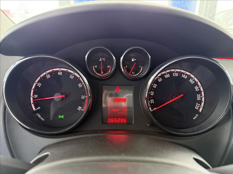 Opel Meriva 1,4   88kW,SERVISKA - fotka 13 z 23