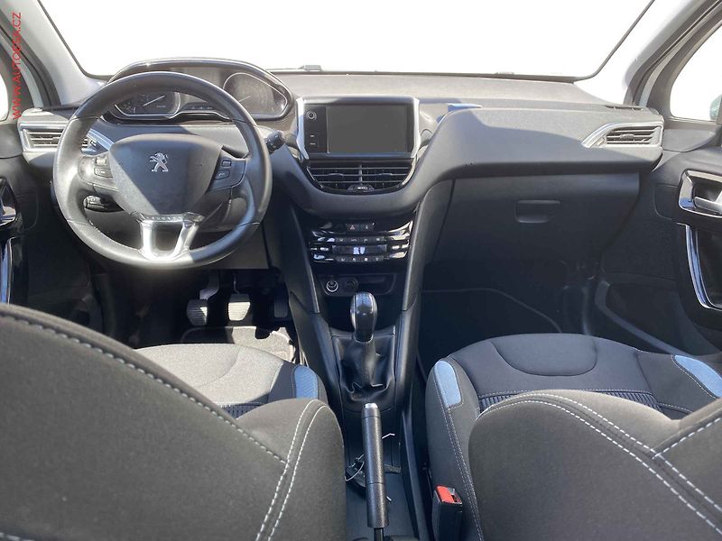 Peugeot 208 (2014) 1.2 PT, Allure, navi, panor - fotka 8 z 17