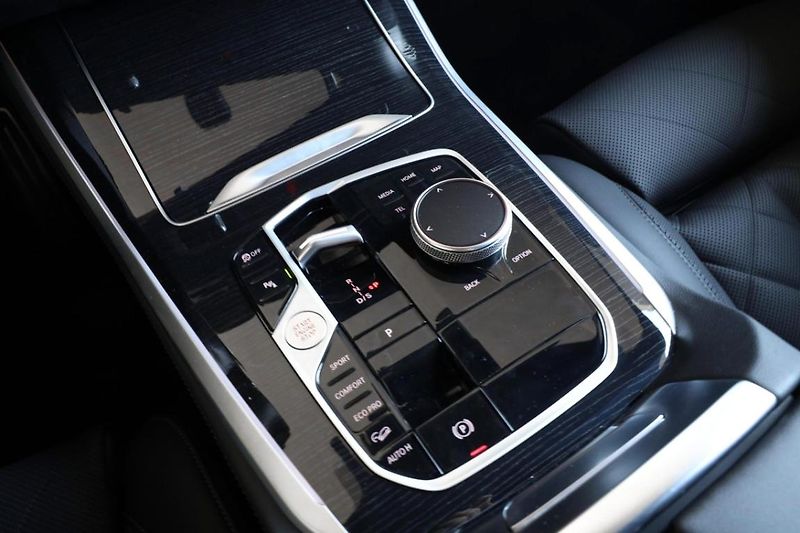BMW X5 xDrive40i - fotka 13 z 34