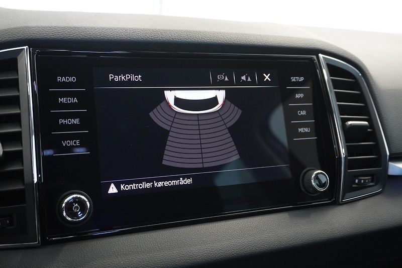 Škoda Karoq 1,5 TSI STYLE AUT. - fotka 17 z 27