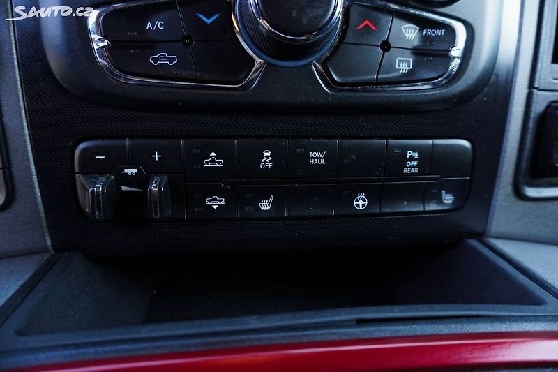Dodge RAM (2015) 5.7 HEMI 4X4 REBEL EDITION - fotka 30 z 35