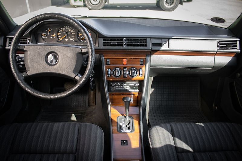 Mercedes-Benz Třídy E 124 C - fotka 10 z 23