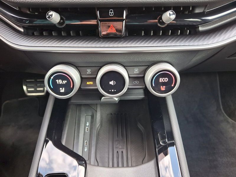 Škoda Superb (2025) iV SportLine DSG 1,5TSi 150kW - fotka 31 z 35