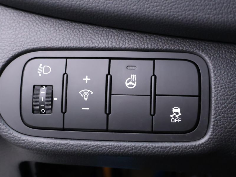 Kia Carens 1,7 CRDi 85kW CZ Comfort 2.Maj - fotka 14 z 29