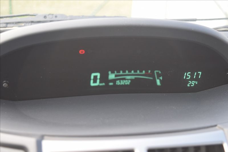 Toyota Yaris 1,0 i 51KW ZAD. PARK. SENZORY - fotka 26 z 40