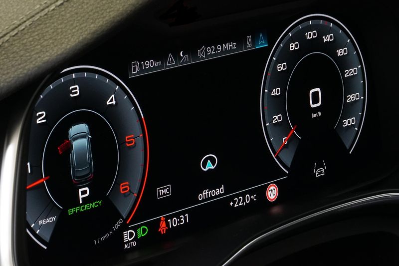 Audi A6 50TDI,S-LINE,ČR,1MAJ,HUD,Tažné - fotka 16 z 37