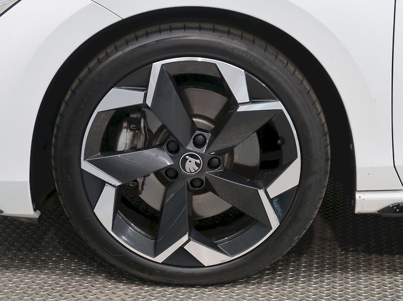 Škoda Superb (2025) SPORTLINE 2.0TSI 195KW DSG WEB - fotka 12 z 46