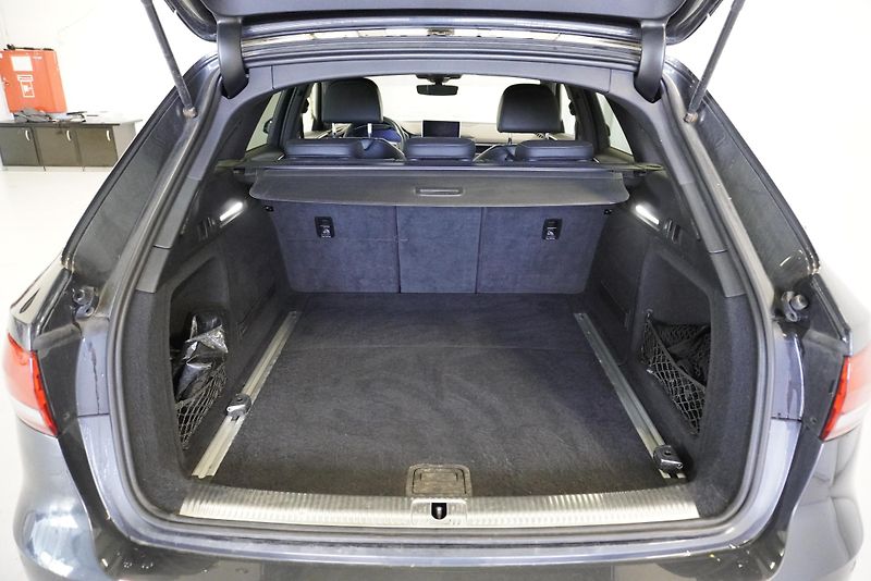 Audi A4 (2016) 2.0 TDI 140kW QUATTRO S TRONIC - fotka 11 z 37