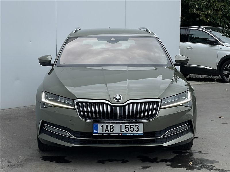 Škoda Superb 2,0 TDI DSG Combi L&K DCC+ACC - fotka 22 z 24