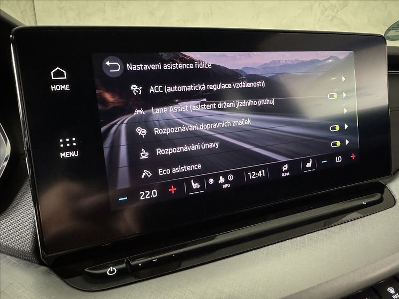 Škoda Octavia 2,0 TDi  DSG Tour Virtual LED - fotka 25 z 44