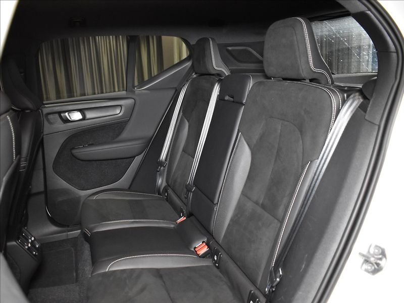 Volvo XC40 2,0 B4 AWD R-design BLIS - fotka 9 z 25