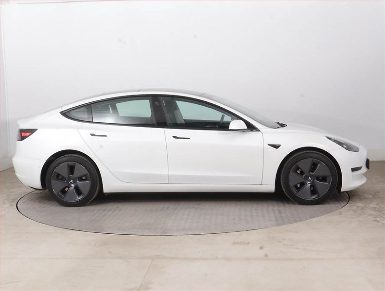 Tesla Model 3 (2022) Standard Range LFP, SoH 92% - fotka 6 z 20