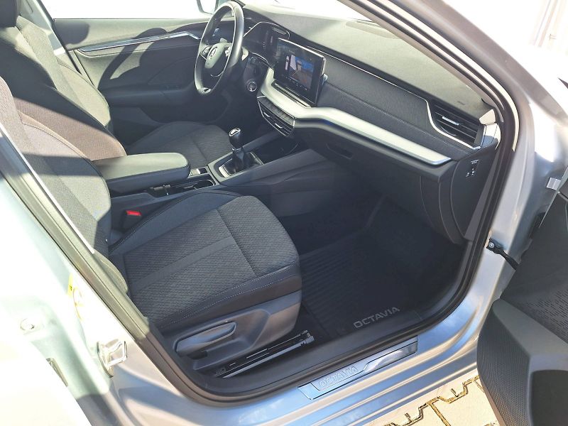 Škoda Octavia (2021) COMBI / 1.5 TSI / 110kW / 6MP - fotka 22 z 34