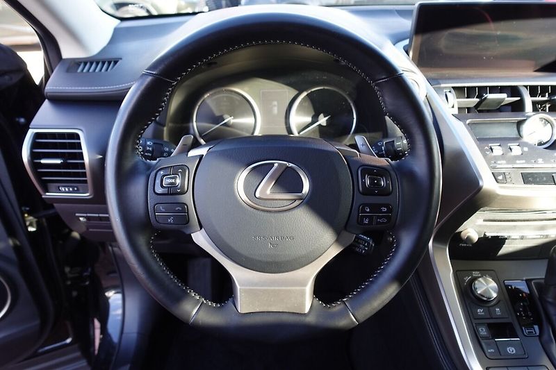 Lexus NX 300h 2,5HSD AWD PRESTIEGE SAFETY - fotka 19 z 34