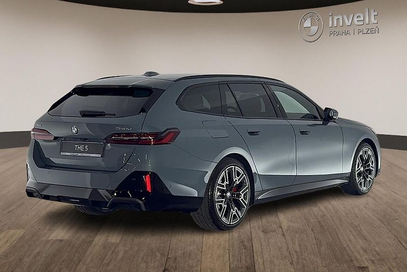 BMW Řada 5 540d xDrive Touring - fotka 3 z 26