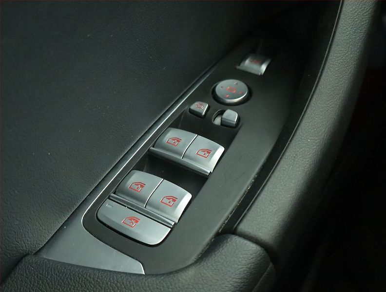 BMW iX3 (2021) 80 kWh, SoH 98% - fotka 16 z 25