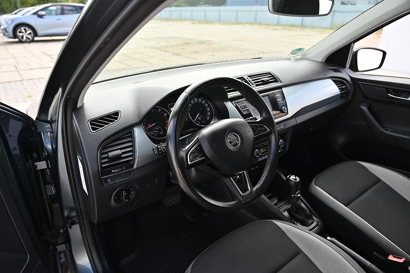 Škoda Fabia 1.2TSI 81KW DSG Rezervace 5/16 - fotka 24 z 49