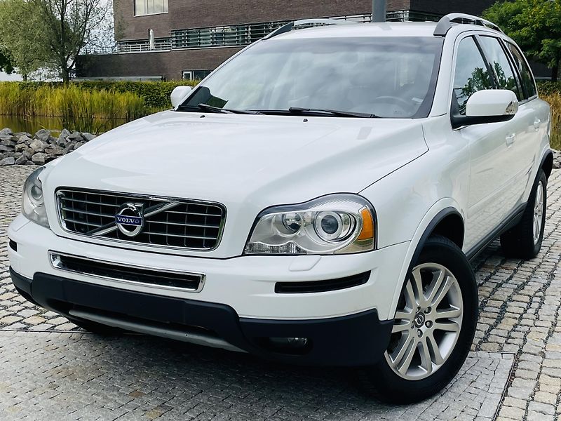Volvo XC90 2.4D5 4x4 AUT VÝHŘEV SENZORY - fotka 1 z 40