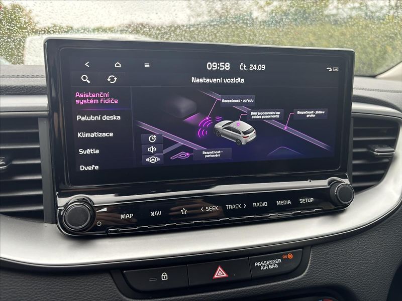 Kia Ceed 1,5 TGDi TOP ZÁRUKA CARPLAY - fotka 21 z 42