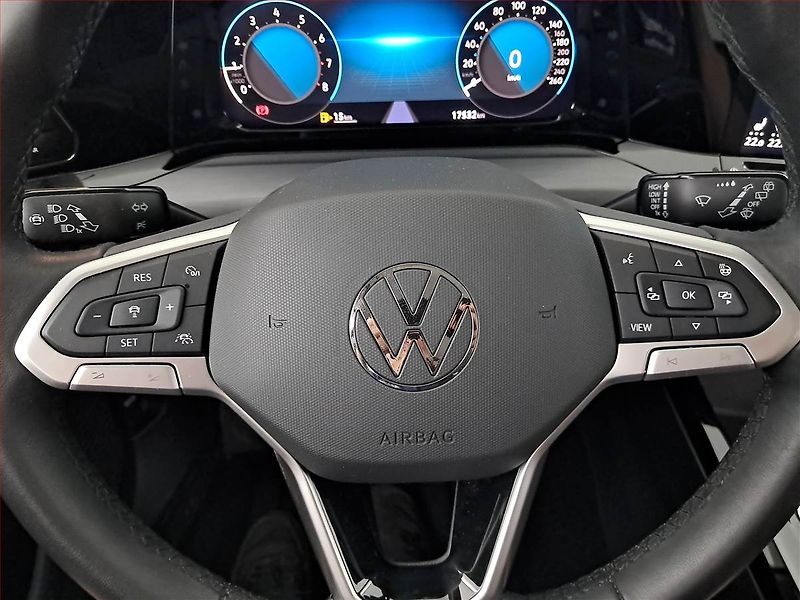 Volkswagen Golf (2023) 1.5 TSI - fotka 17 z 21