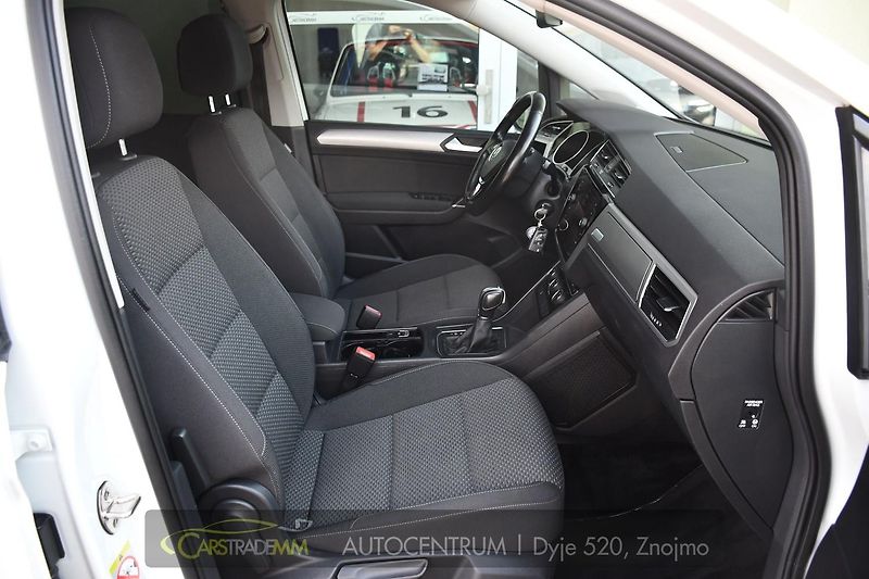 Volkswagen Touran 1.6TDi DSG  - fotka 16 z 48
