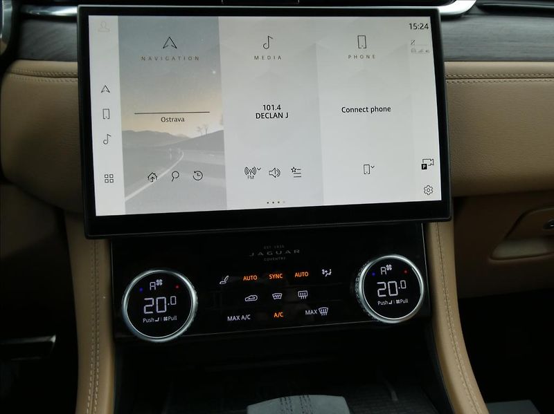 Jaguar F-Pace 2,0 P250 SE 1Maj, ČR DPH - fotka 21 z 38