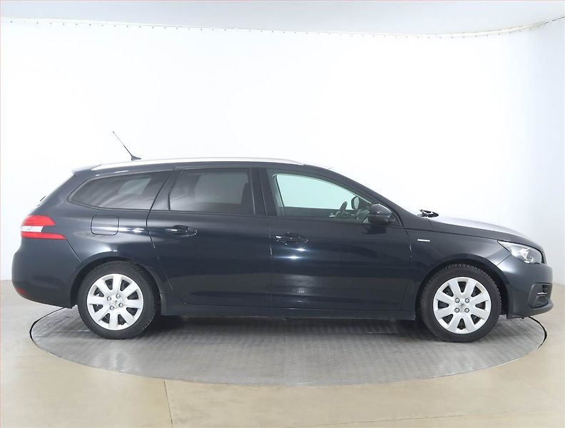 Peugeot 308 (2019) 1.2 PureTech, Serv.kniha - fotka 6 z 17